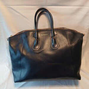 Givenchy tote bag in dark navy blue leather